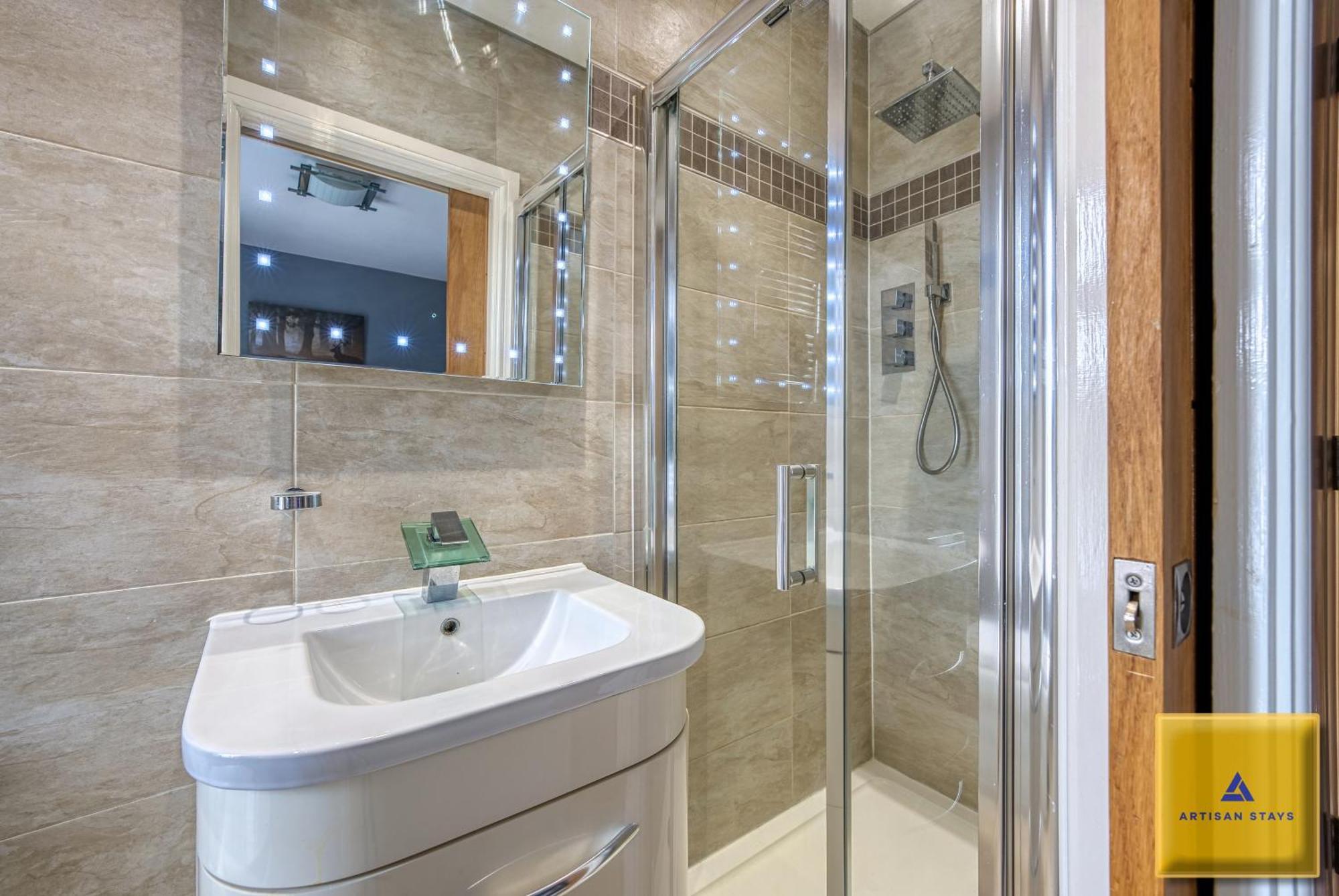 4 Bedroom, 6 Beds, 3 Bathrooms, Near Nec & Birmingham Airport, Business, Contractor And Family Friendly, Free Wi-Fi, Free Parking Coventry Eksteriør billede